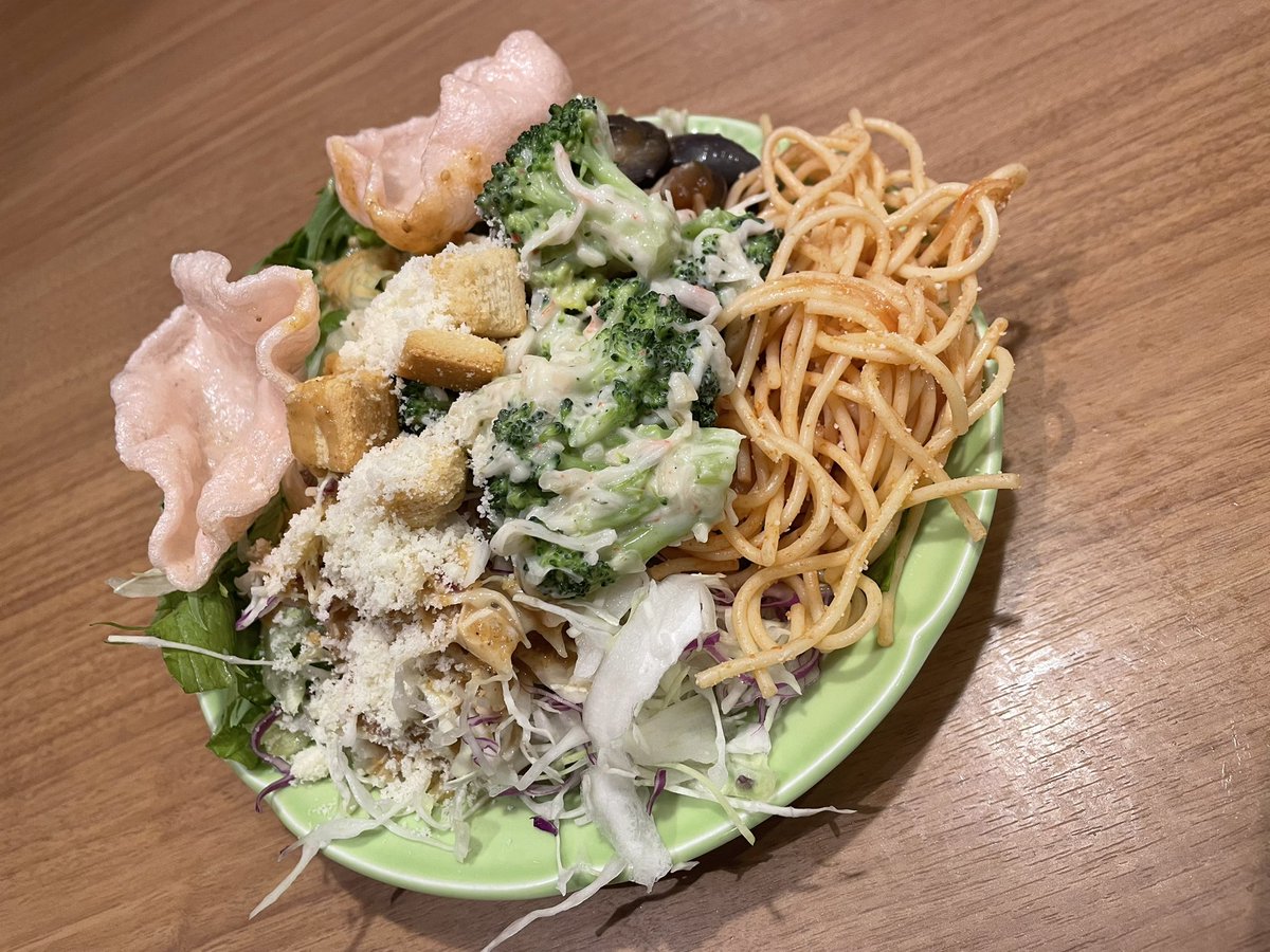 wiz_west's tweet photo. 久しぶりに通りがかったのでブロンコビる。やっぱりココのビュッフェが一番だな、肉よりもむしろサラダの為に来店してるまである。スイーツやデザートも一口ずつくらいは食べたいけどすでに結構腹パンパン😅 https://t.co/MoypePZq3Q
