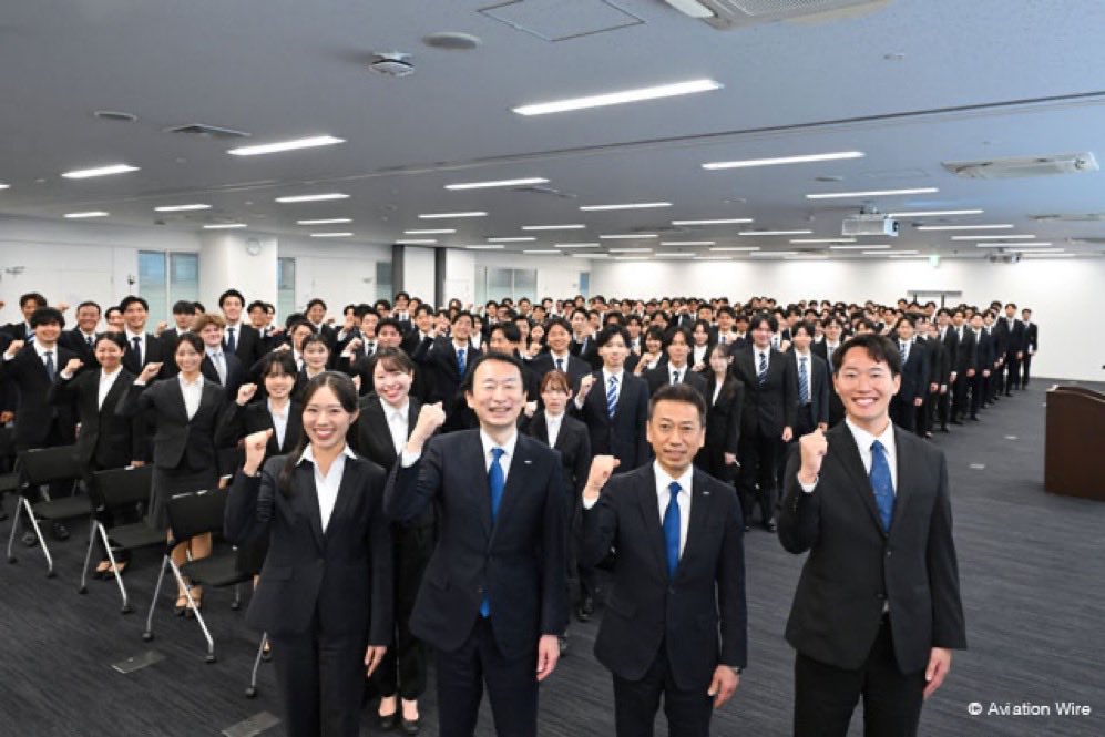 gsgenjitsu's tweet photo. 悲報
ANA、鬼のコストカット…
←2025年　　　　　　　　2026年→ https://t.co/9oFa4nLoA4