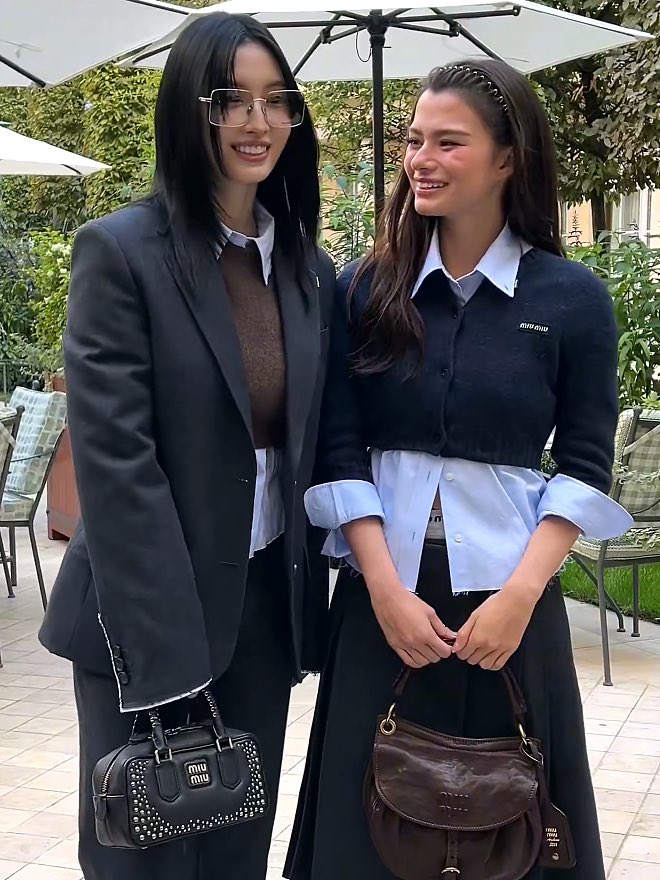 barbiegirImomo's tweet photo. momo the thai actress whisperer 🤭 https://t.co/UUFzMGPlOG