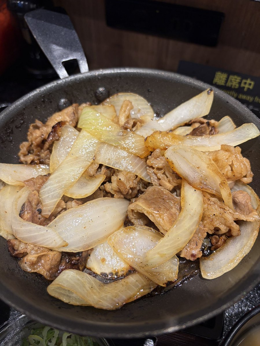 radio9696's tweet photo. 今日は昼に人生初のマッサージ受けてきた！
月1くらいで行きたいもんですな〜
マッサージ終わって野菜ラーメン専門店へ🍜
野菜、麺大盛り無料だから大盛りで！
野菜たくさん食べたからカロリー0でうまし！
夜は吉野家…玉ねぎ多すぎやろ！これもカロリー0だな
来週は映画行こ！ https://t.co/PyxKSwITSl