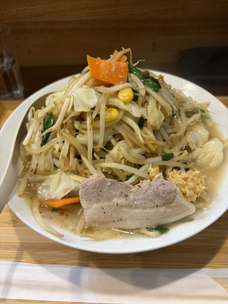 radio9696's tweet photo. 今日は昼に人生初のマッサージ受けてきた！
月1くらいで行きたいもんですな〜
マッサージ終わって野菜ラーメン専門店へ🍜
野菜、麺大盛り無料だから大盛りで！
野菜たくさん食べたからカロリー0でうまし！
夜は吉野家…玉ねぎ多すぎやろ！これもカロリー0だな
来週は映画行こ！ https://t.co/PyxKSwITSl
