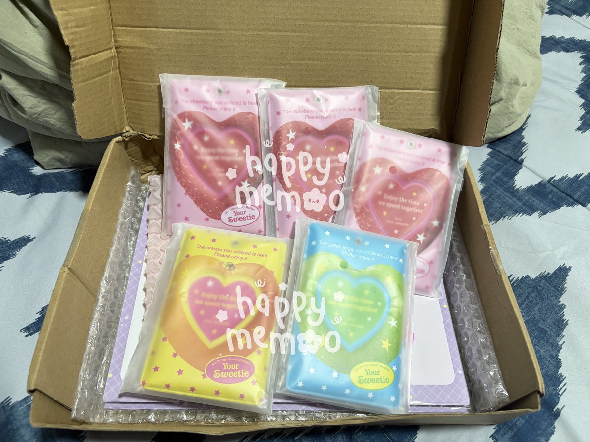 happymemoo's tweet photo. พร้อมส่ง | เฟรมการ์ดคอลใหม่จากมาส Sugary Market ˃̵͈̑ᴗ˂̵͈̑
♡ มี 3 สี ว่าง🍓(2)🍏(1)🍊(1)
♡ ชิ้นละ160฿ รวมส่งแฟลช
♡ มีโซ่/ที่ห้อยให้ สนใจ dm ได้เลยค่ะ
#ตลาดนัดเฟรมการ์ด #เฟรมการ์ด #cardholder #พรีออเดอร์ #พรีออเดอร์จีน #เฟรมการ์ดพร้อมส่ง #เฟรมใส่การ์ด https://t.co/oXj9bYY1x0