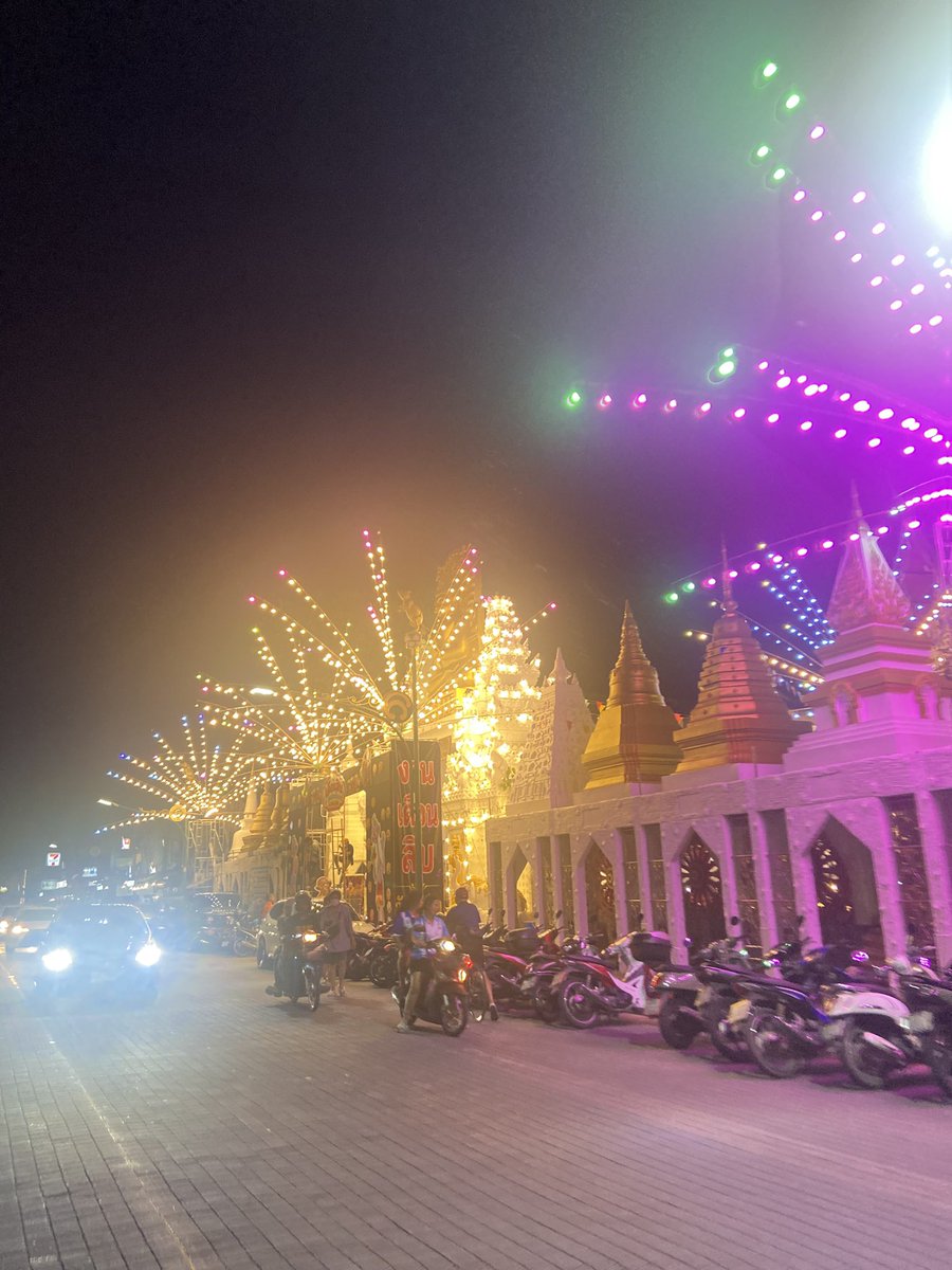 KaitlinTrefs's tweet photo. หาหนมกินหน่อย ในเมือง ค่ะ
#นครศรีธรรมราช https://t.co/QMirAcCUPH