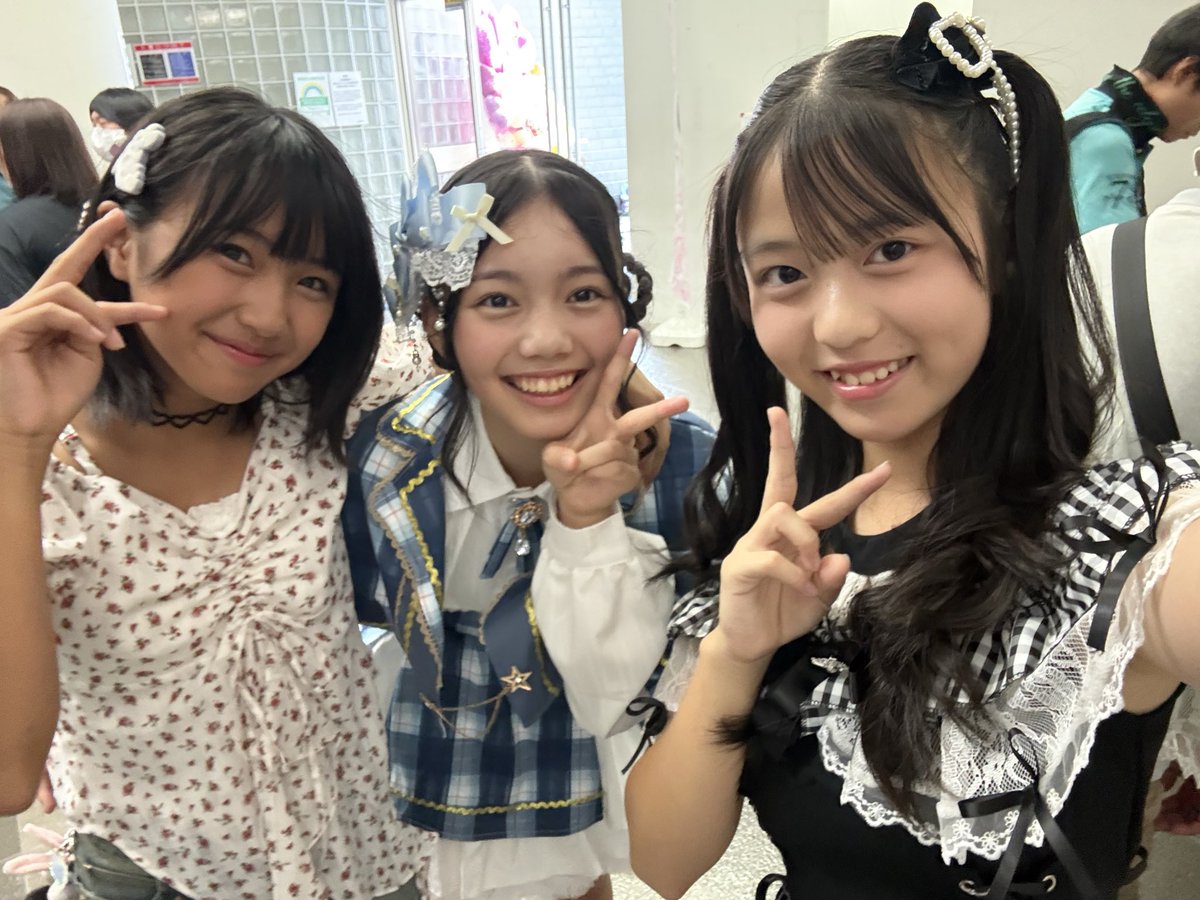 cocorogakuen's tweet photo. 今日は定期公演ありがとうございました(*^^*)
#彩月めいなちゃん とのコラボどうでしたかー???
物販前の女子会 楽しかったです♡
いつか3人でコラボしたいなー((☆Д☆))
#Loveli #彩月めいな #白鳥さき https://t.co/AbFtMJzGB8