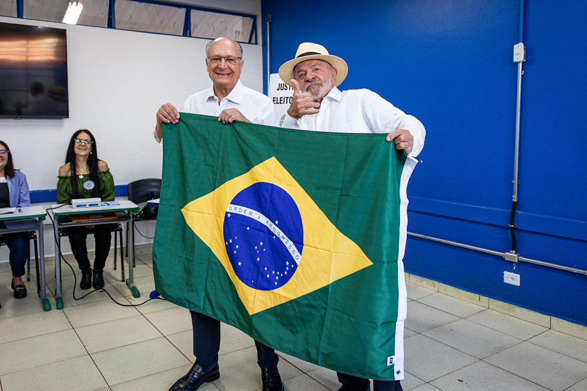 MidiaNINJA's tweet photo. Lula já votou, e você?! ❤️

Foto: Matheus Paiva Machado https://t.co/HN4x6zZbSV
