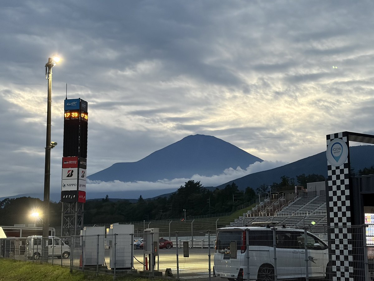 WillForWin2's tweet photo. 数年前までお客さん側だったのに、何故か運営をお手伝いする側に代わってのマツダファンフェスタ。
色々ありましたが無事終わりました。
相変わらず濃い三日間でしたのですでに気が抜けてしまってます😅
でもまぁ楽しかった。
皆さんお疲れ様でした。また来年！
#マツダファンフェスタ https://t.co/Pit9Ojcgjq