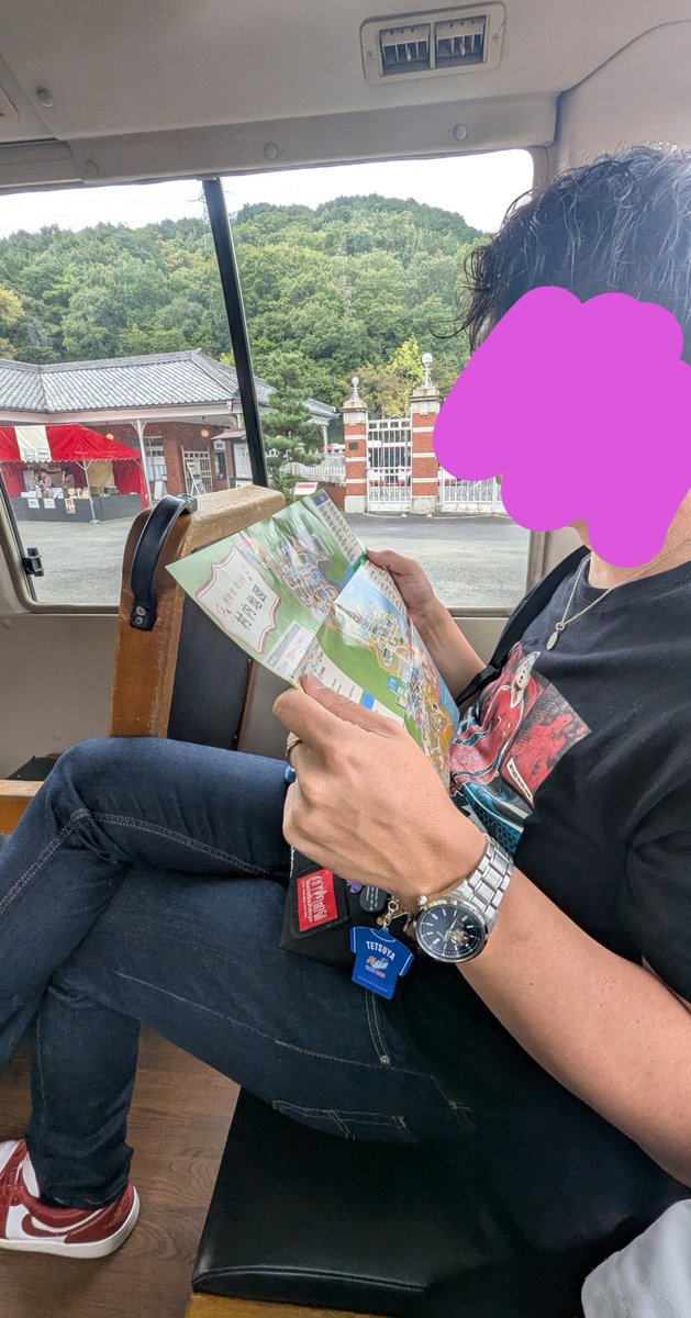 chiiiree12's tweet photo. 今日明治村行って謎解きしてきた！

トートバッグ大野雄大さんでパオロンちゃんのマスコットをカバンに付けてたら

ドラゴンズお好きなんですか？☺️って
いきなり言われてびっくりしたw

謎解きはクリアしたけど私はほぼ答え
わからんかったw
（でも謎解きすきなんよなw）

#明治村　#謎解き https://t.co/yfMyS91Y8w
