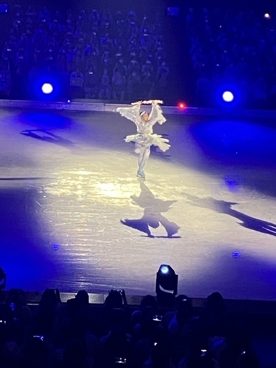 naasan_0's tweet photo. 刀ブレ観てきたよー。圧巻のパフォーマンスにワクワクしたり、シナリオに感極まって目頭が熱くなったり、とにかく色々すごかった（語彙力ZERO）。楽しかったのでまたの機会を期待！
あと写真下手&amp;スマホの画質の悪さにここまで悔しさを感じた日はない〜。
アフターで食べたパフェの写真も添えて。 https://t.co/JYIj9WHOJt