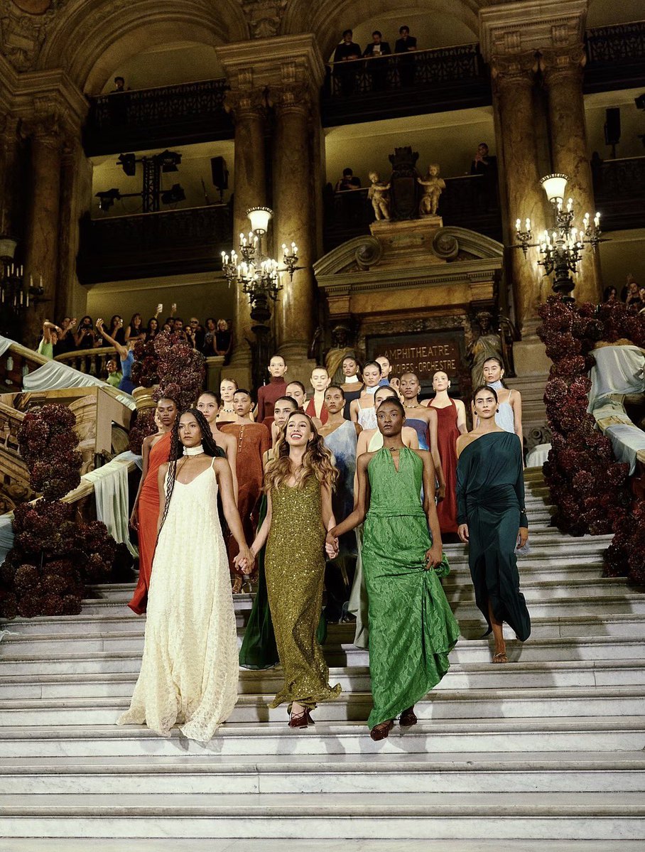 codigomalva_'s tweet photo. Lo de Baobab en la Ópera de París, sin duda, es uno de los grandes logros de una marca nacional. Presentar un desfile con toda la narrativa colombiana en el que no solo muestra moda, sino también nuestra cultura en un lugar tan icónico, no tiene muchos precedente. https://t.co/solIYJ4Pj8