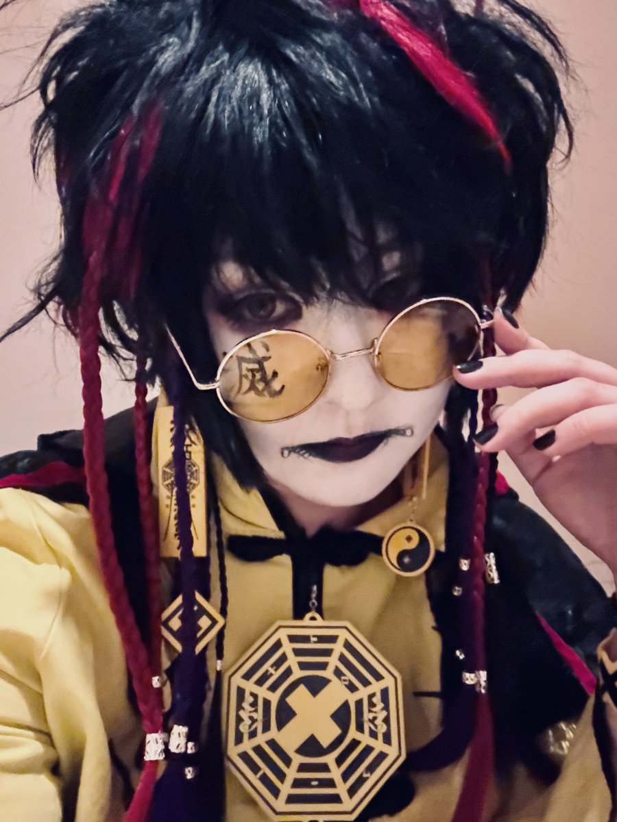 meto_romi's tweet photo. 集合写真では後ろすぎて写ってないけど今日は白塗ってました。めでたい日なので。言い訳！🙏 https://t.co/qAWmPDaKBT