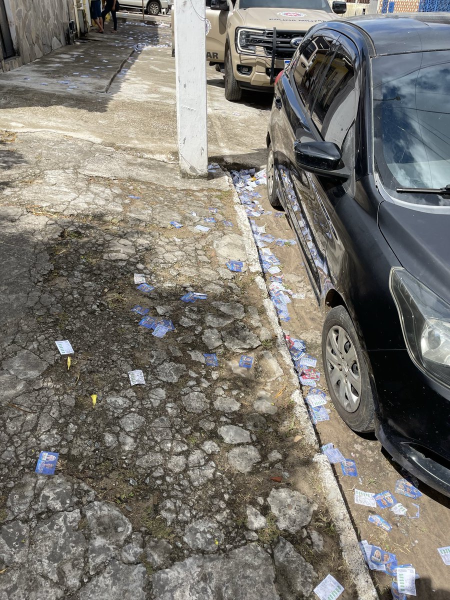 ineedasuic's tweet photo. eu amo vir domingo cedo na rua pra votar eu amo https://t.co/77LdgUbolY