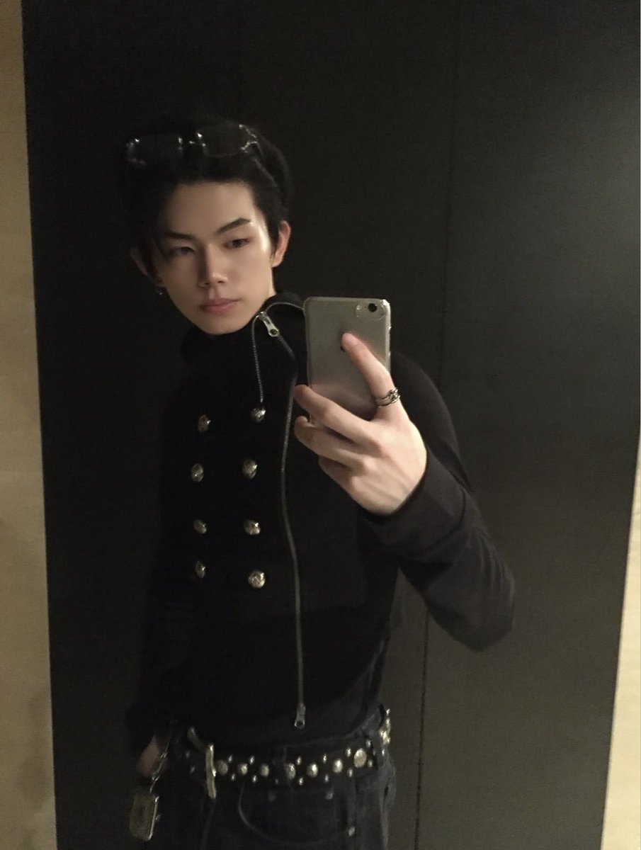 rikwolf_0329's tweet photo. バイトありえないぐらい忙しくて死んでたけどこれ見た瞬間ほんとに元気でた😭😭💙💙
生まれてきてくれてありがとう

#今江陸斗 https://t.co/wEulx3YyMn