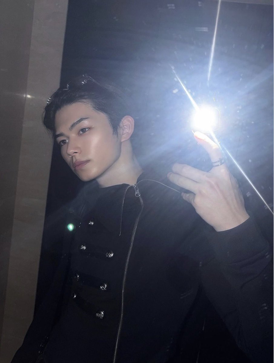 rikwolf_0329's tweet photo. バイトありえないぐらい忙しくて死んでたけどこれ見た瞬間ほんとに元気でた😭😭💙💙
生まれてきてくれてありがとう

#今江陸斗 https://t.co/wEulx3YyMn