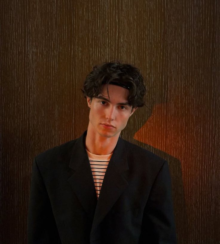 ZACHGcase's tweet photo. @THECASE00 hai zach di sini yang berlindung di balik emoji 🐦‍⬛ kalo lagi ngobrol sama kalian. 
semoga bisa segera ketemu kalian sebagai agents noctis ya, biar bisa sy obrak-abrik mindnya.
salam kenal 👋 https://t.co/rGf6hoGFkf