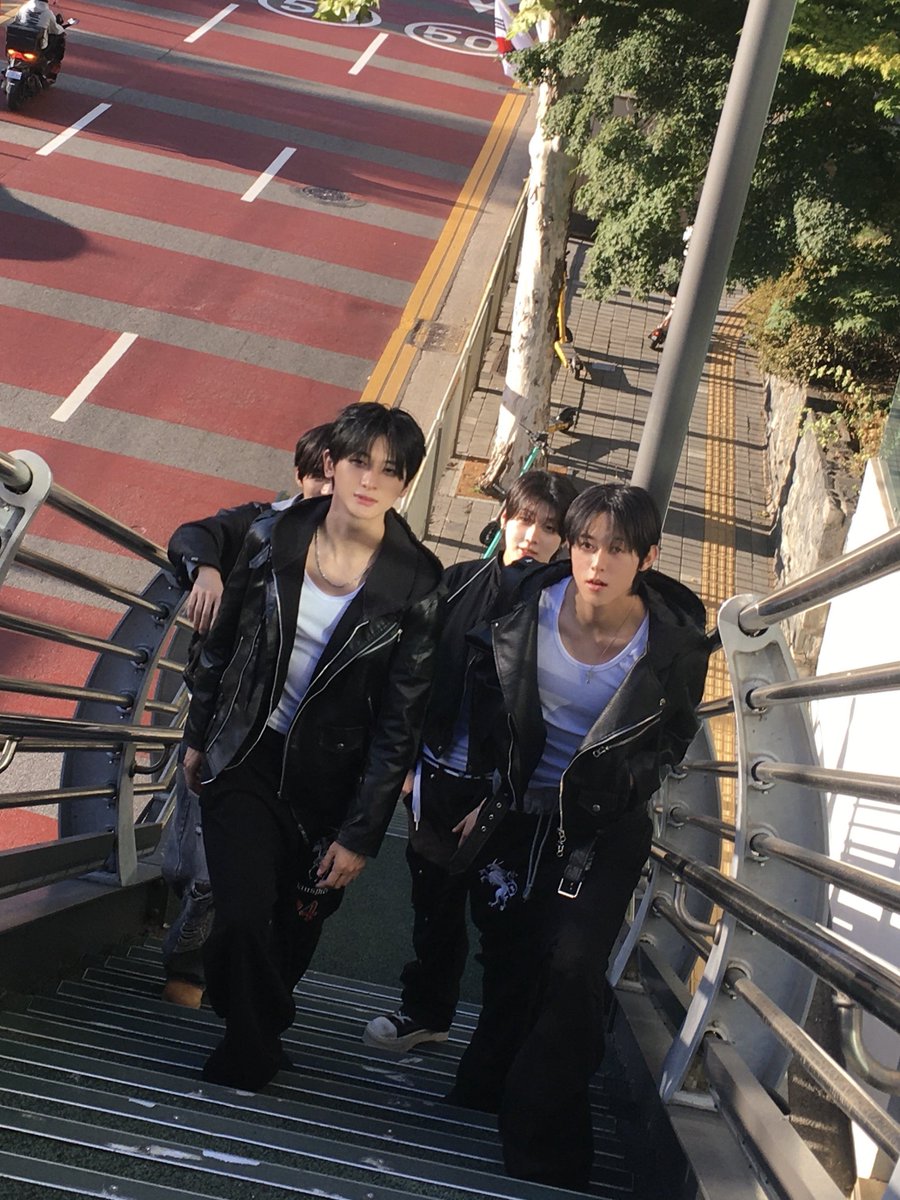 x_on_official_'s tweet photo. 📸
#X_ON #JUNWON #MINYONG #SEUNGCHAN #TAIYO https://t.co/vu0GYjgAJT