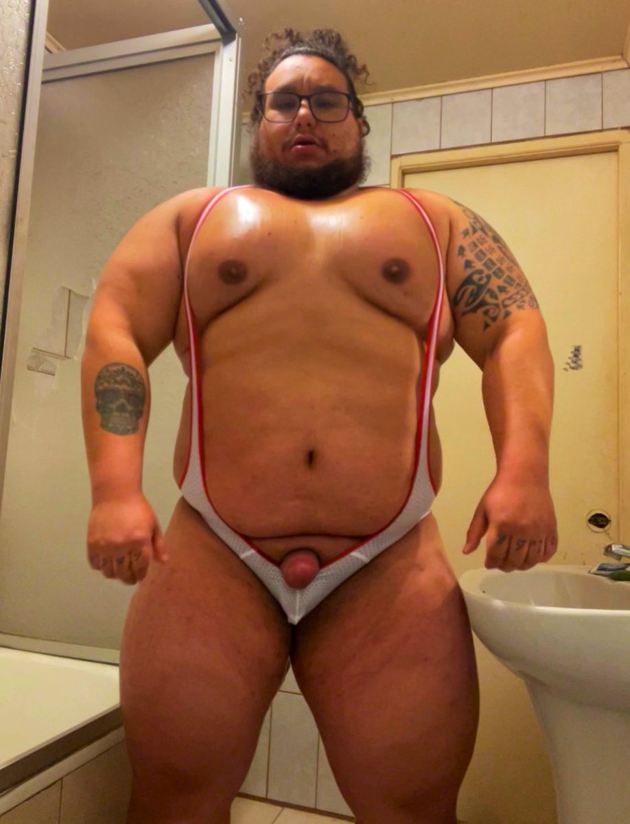 Re4lMaui's tweet photo. Can this big boy fuck your throat? 👉👈 https://t.co/1LP5VQPmrr