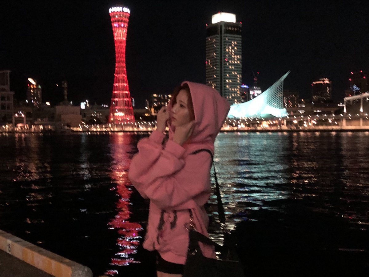 2rasech's tweet photo. 지우 오늘 사진 비율 다양하게 올려줘서 패드, 핸드폰, 컴퓨터 배경화면 하나씩 하라고 올린 수준임 https://t.co/2jbqamHxAf