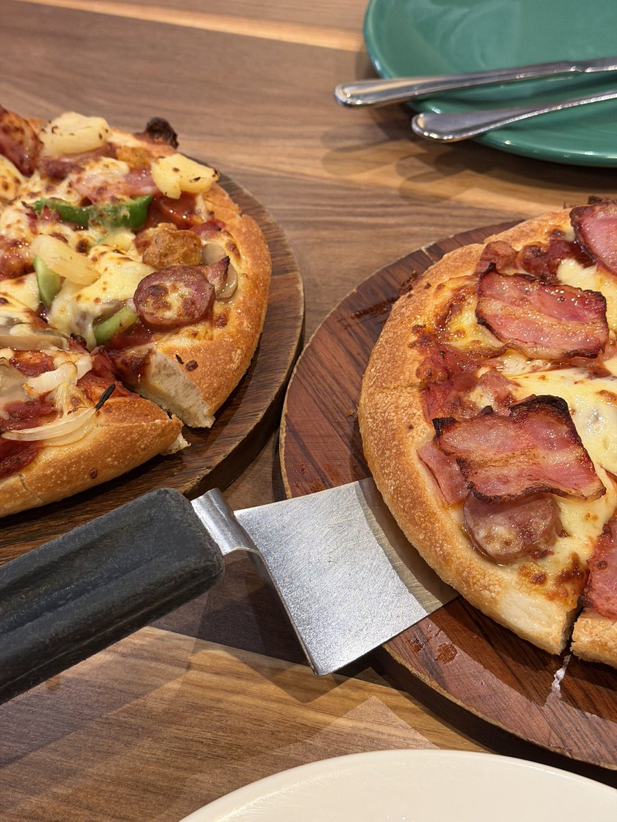 babebiichan's tweet photo. Pizza company จัดโปรอีกแล้ว
⭐️1ฟรี1 ถาดกลาง หมวดคลาสสิค 369฿
⭐️หน้าใหม่! พิซซ่าซูปเปอร์คุ้ม โอเวอร์โหลด ถาดกลาง 149฿
คุ้มมากกก กดสั่งผ่าน #LINEMAN หรือ #Shopeefood ได้เลย🍕🍴🩷
Lineman: https://t.co/KckwHzQVw9
Shopee: https://t.co/OftTPpRn8w
#LinemanAffiliate #shopeeaffiliate https://t.co/k88UnyqomK