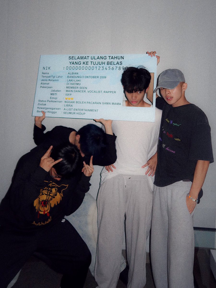 seenbynoel's tweet photo. happiest birthday to our dd!! 🥳 https://t.co/T13IiVN09n