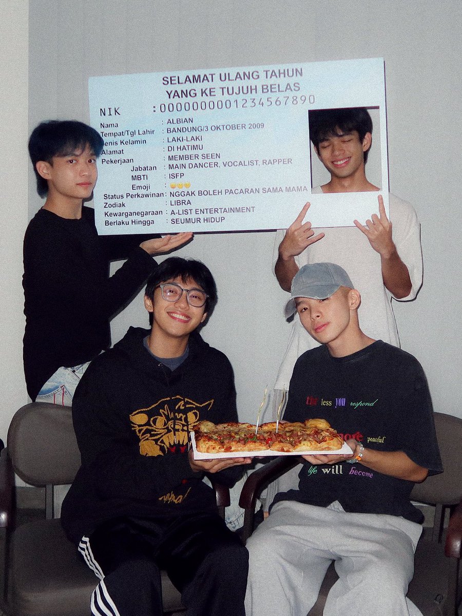seenbynoel's tweet photo. happiest birthday to our dd!! 🥳 https://t.co/T13IiVN09n