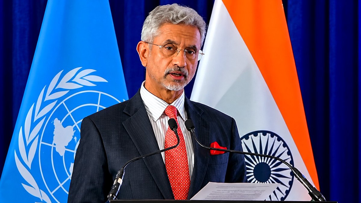 TheMilObserverr's tweet photo. When The World Backed Pakistan, Moscow Stood With India. 🇮🇳🇷🇺

EAM S. Jaishankar says the Soviet Union and Russia stood by India when its security and territorial integrity were under threat.

At the time, much of the world preferred backing the military regime in Pakistan.

That history, Jaishankar says, is why India’s experience with Russia has been consistently positive.