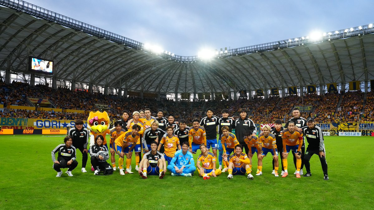 vega_official_'s tweet photo. 勝利の記念写真📸 

#VEGALTA #BREAKTHROUGH_未来を切り開け #09磐田 https://t.co/6iCvXZ5vmH