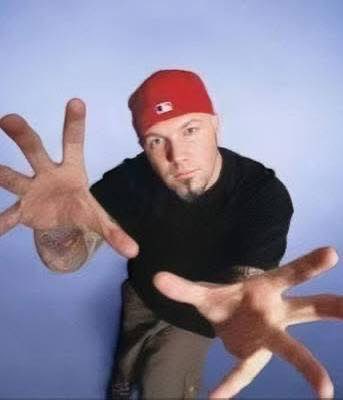Yankeedft's tweet photo. Why was everyone in the early 2000s doing this?? https://t.co/ozBK1uzvxm