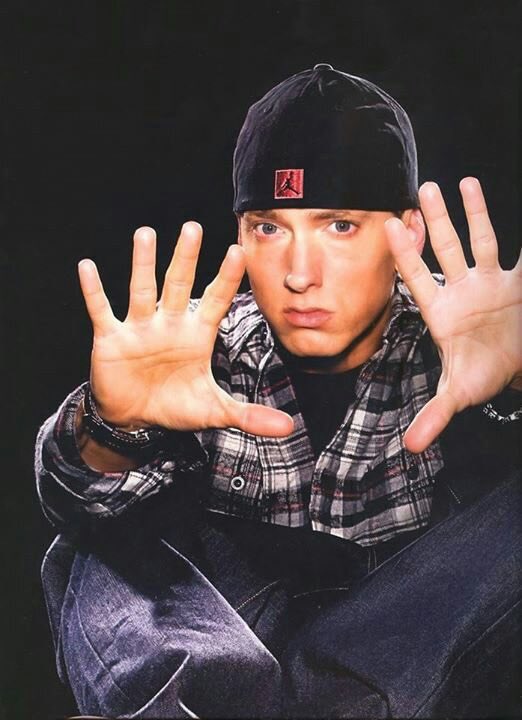 Yankeedft's tweet photo. Why was everyone in the early 2000s doing this?? https://t.co/ozBK1uzvxm