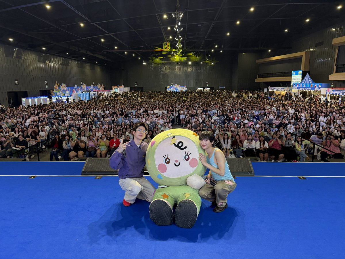 GmmtvShop's tweet photo. ออฟ - กัน และ BABII ขอบคุณทุกคนที่มาร่วมกิจกรรม Fan Sign ในงาน GMMTV FANIVAL 2026 : Happy Family

@off_tumcial @AtthaphanP
@BABII_GMMTV 

#GMMTVFANIVAL2026HappyFamilyxOG
#GMMTV https://t.co/JGdERob90G