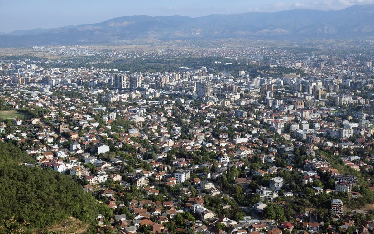 vml4o2's tweet photo. Скопје е град со богата историја, култура и препознатлив дух. Вардар, Камениот мост, Старата чаршија и Водно се само дел од местата што го прават главниот град посебен. 🇲🇰❤️

#Скопје #Македонија https://t.co/YPQ43t2tD4