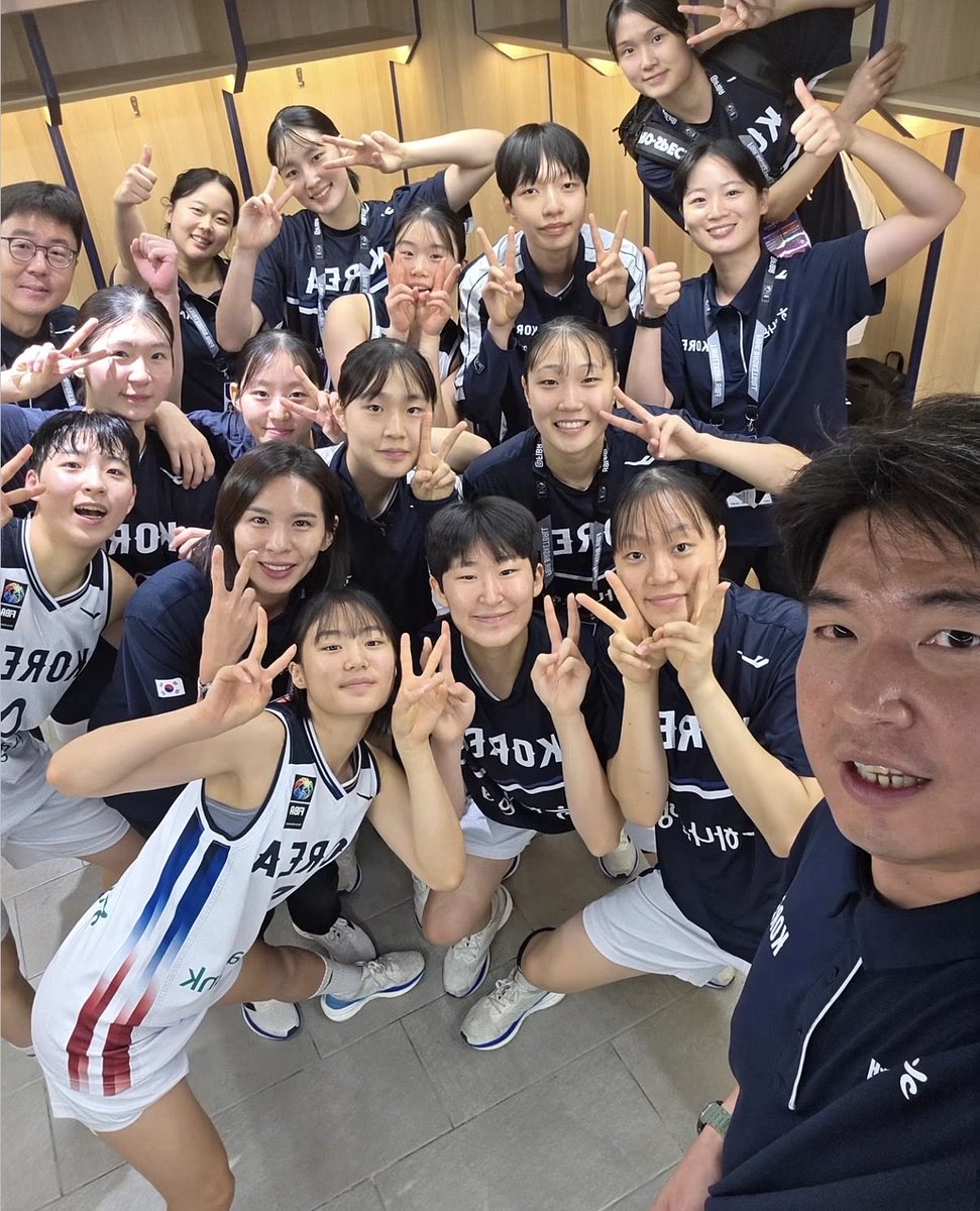 _longji7's tweet photo. 청대 넘 수고했따 🥺🫳🏻👼🏻🔥

내일은 필리핀과 오후 3시에 경기 있습니다~~!!
피바 유튜브에서 중계해줍니다! 😀 https://t.co/fTMZsQ6JQH