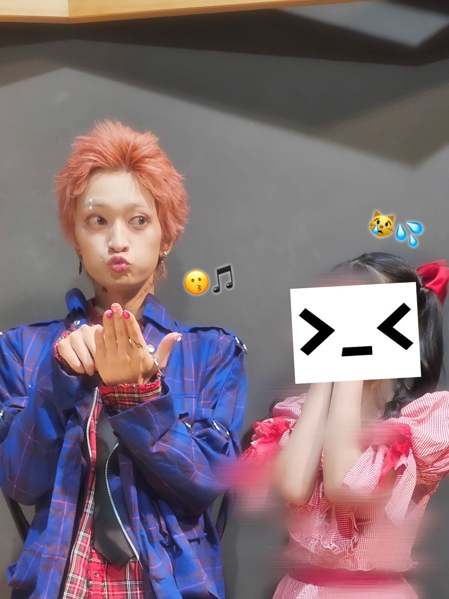 orenoangie's tweet photo. おたくが泣いているのにスマホをいじるモラ男のフリー素材を、撮りたかった。 https://t.co/RqzqTmF8NU