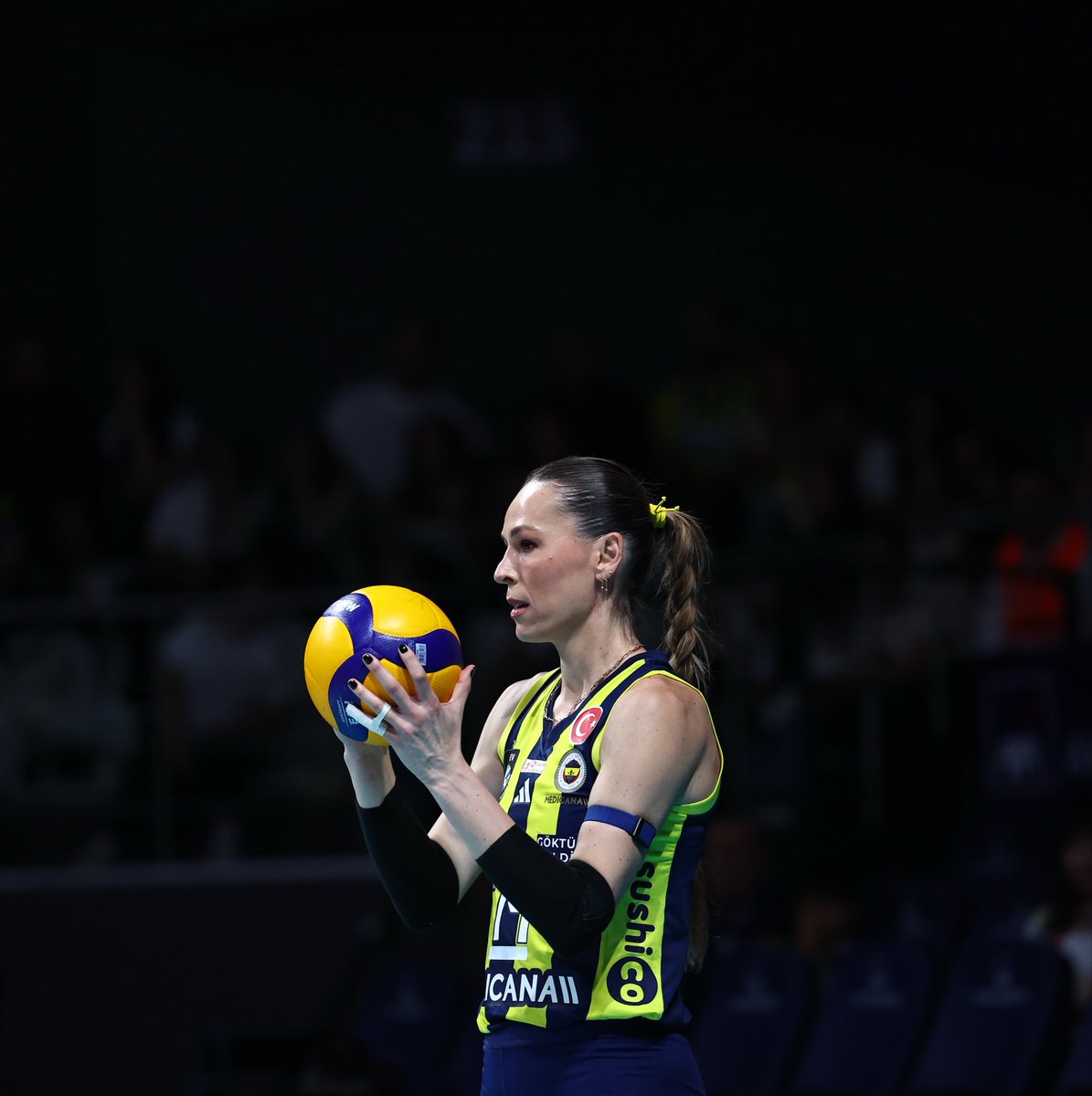 FBvoleybol's tweet photo. Kaptan! 💛💙 https://t.co/SX21r7FutC