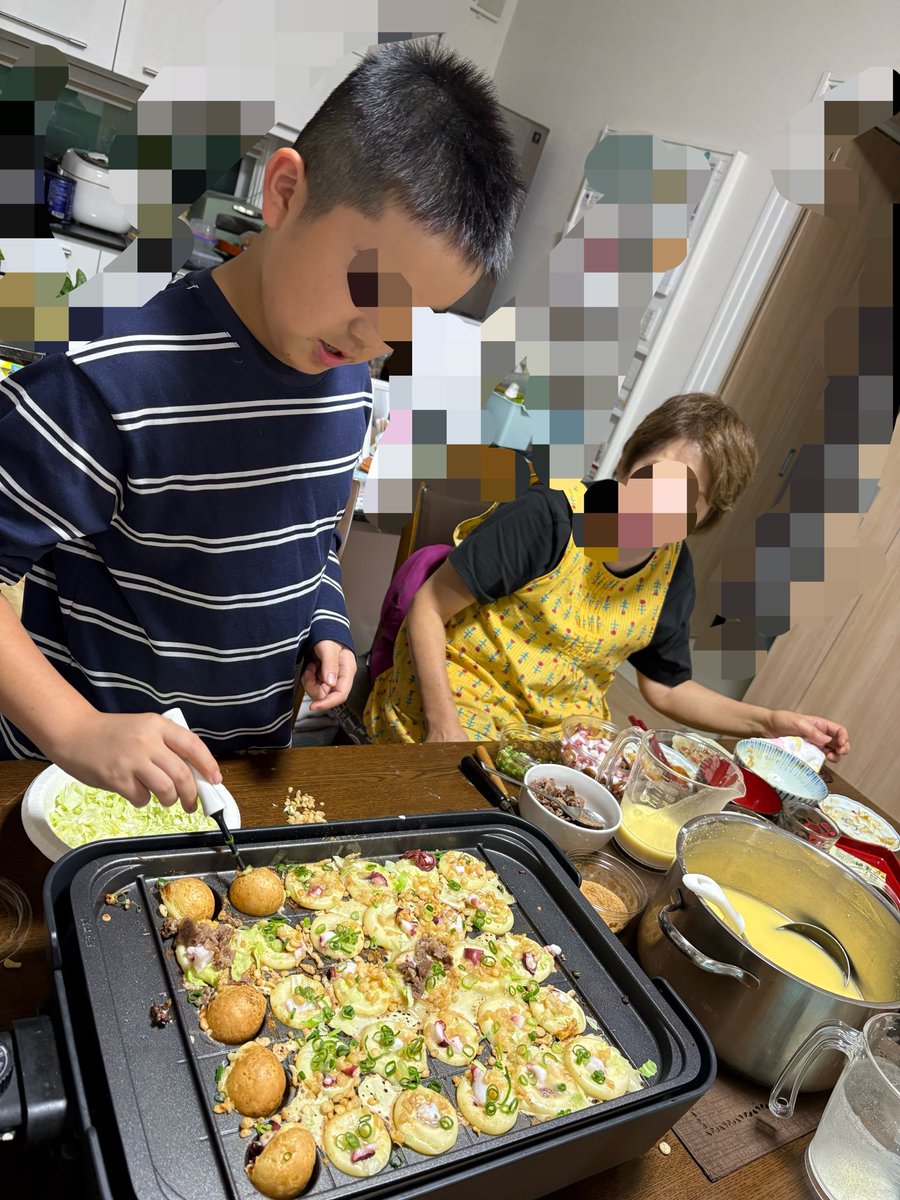 chikadondon1981's tweet photo. @takoyakitakoba さんの
たこ焼き粉で
お家でたこ焼き🐙

実は🐙が苦手で肉焼きだった丈二郎も
ついにたこ焼き🐙が食べられるようになりました😁
めちゃくちゃ美味しくて母もビックリ‼️
家でもこんな美味しいたこ焼きが食べられるなんて🩷🩷

通販してくださったたこばさん
ありがとうございます😊 https://t.co/e6J6QKqebS