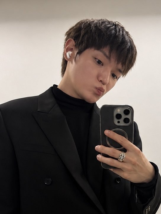imqueenby's tweet photo. Taeyong's 😚 pose is the cutest!!! https://t.co/bUV1mvwLV7