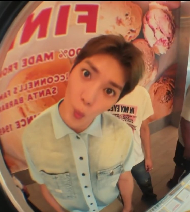 imqueenby's tweet photo. Taeyong's 😚 pose is the cutest!!! https://t.co/bUV1mvwLV7