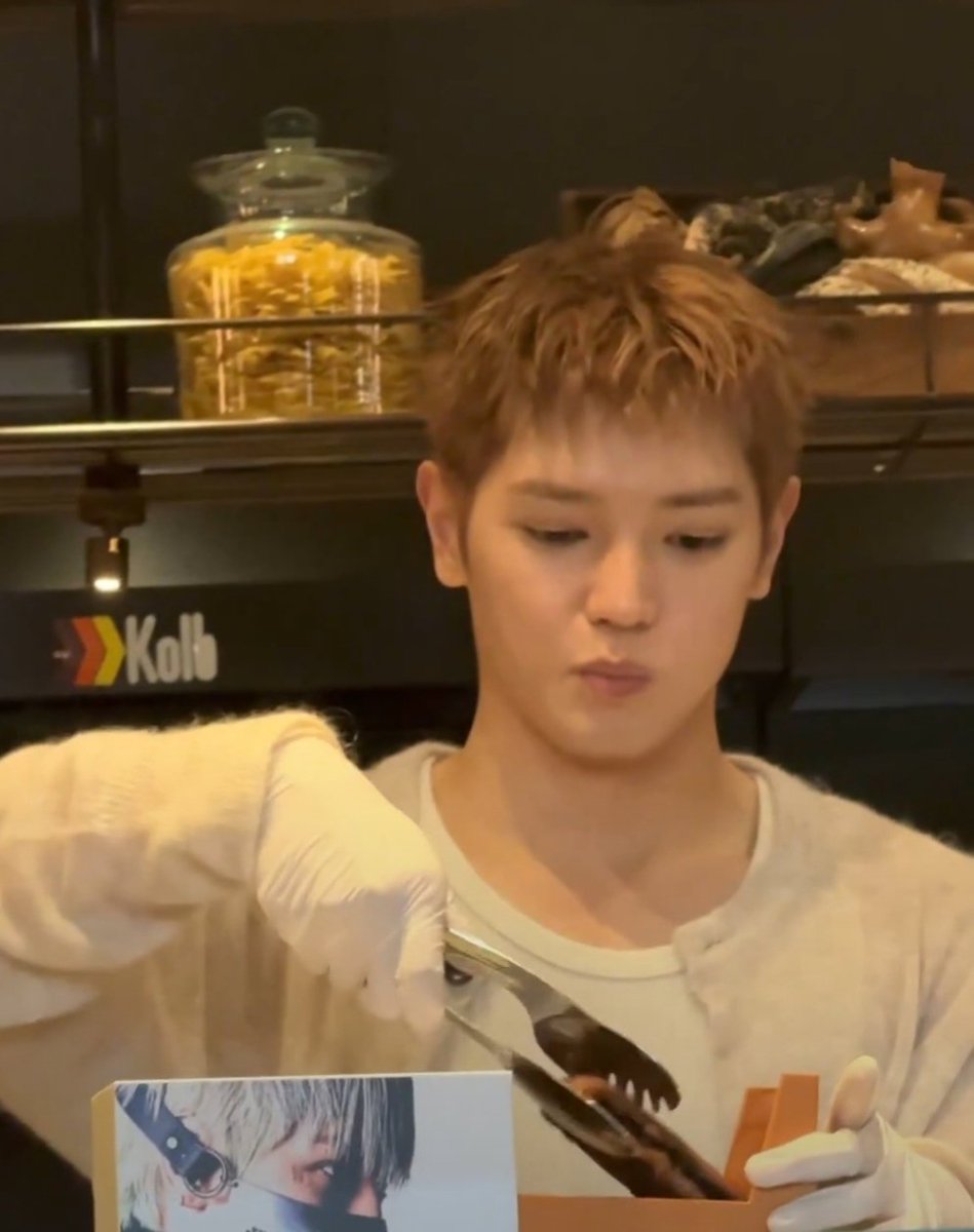 imqueenby's tweet photo. Taeyong's 😚 pose is the cutest!!! https://t.co/bUV1mvwLV7