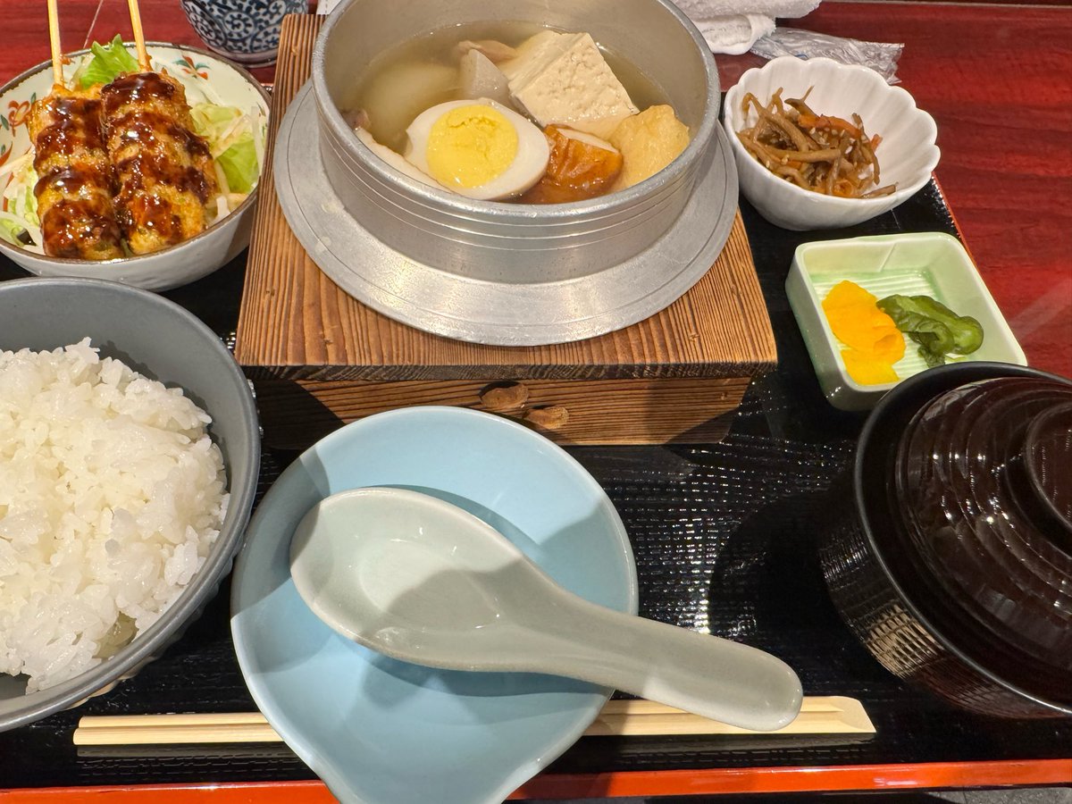 up_rry's tweet photo. 豊橋で🍢食べたよ！美味しかった！
けど味噌の国の傘下の県民なので味噌にしたら良かったかもしれん（蒟蒻につけてみそ欲しい。笑）
お土産に買ってきたピレーネ美味しかった〜♡
これも呼び方色々あるやつよねwファンシーは食べたことある。 https://t.co/nceINAzqKR