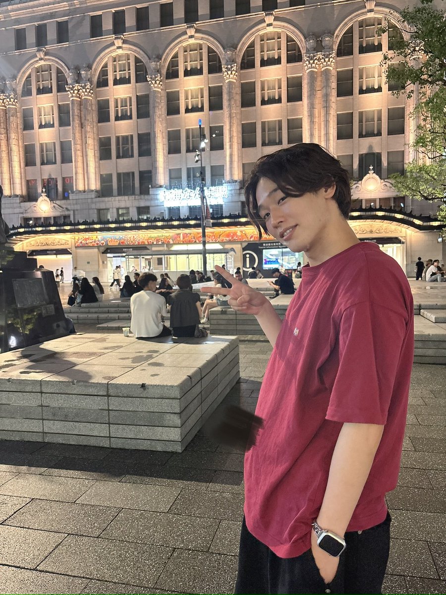 nvln_keito's tweet photo. 今日もチラシを受け取ってくれてありがとう‼️
チラシを受け取ってくれた人も既に貰った人も本当にセンスがいい！💚

P.S.今日でセンター分けは見納めです https://t.co/rRjBqGZ9r5