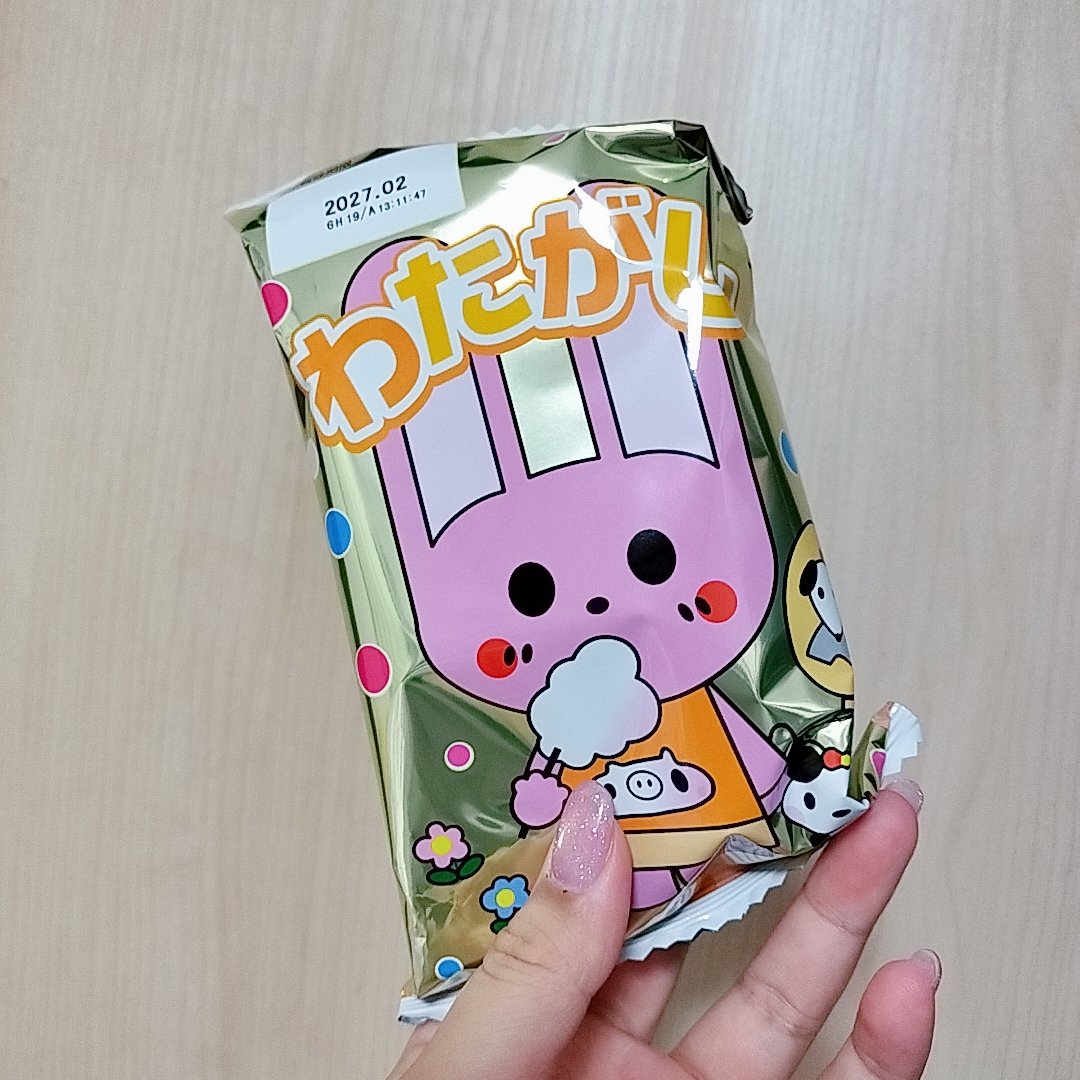 mooncat_trpg's tweet photo. みつばさんありがとうございます〜！！🤤💕

いやまじ本当にこれ以上にはかからないように気をつけます……🥲
沢山貰ったんですがもろバーコードだったので開けてから撮りました📸うまい！うまい！！(（◜༥◝ ）) https://t.co/gkuTgazQOt