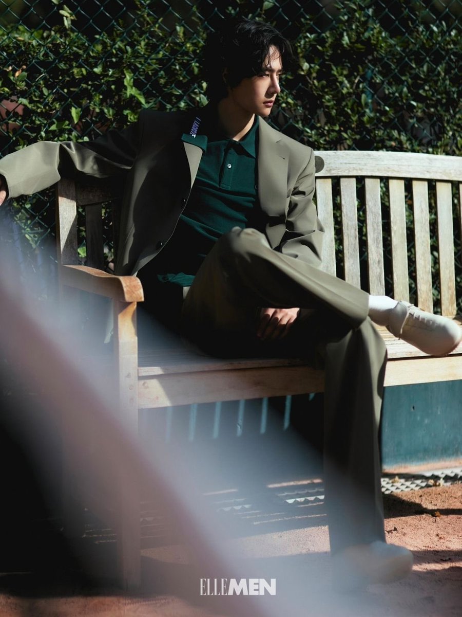 ElleMenThailand's tweet photo. หวังอี้ป๋อ Global Brand Ambassador ของ Lacoste ปรากฏตัวที่ Paris Fashion Week ในลุคจากคอลเล็กชั่น Lacoste Spring-Summer 2027 โดยเขาได้สวมใส่ลุคดังกล่าวก่อนที่คอลเล็กชั่นจะเผยโฉมบนรันเวย์อย่างเป็นทางการ
 #ElleMenThailand #LacosteSS27  #WangYibo  #WangYiboPFWxLacosteSS27 https://t.co/TrTn4OsX3v