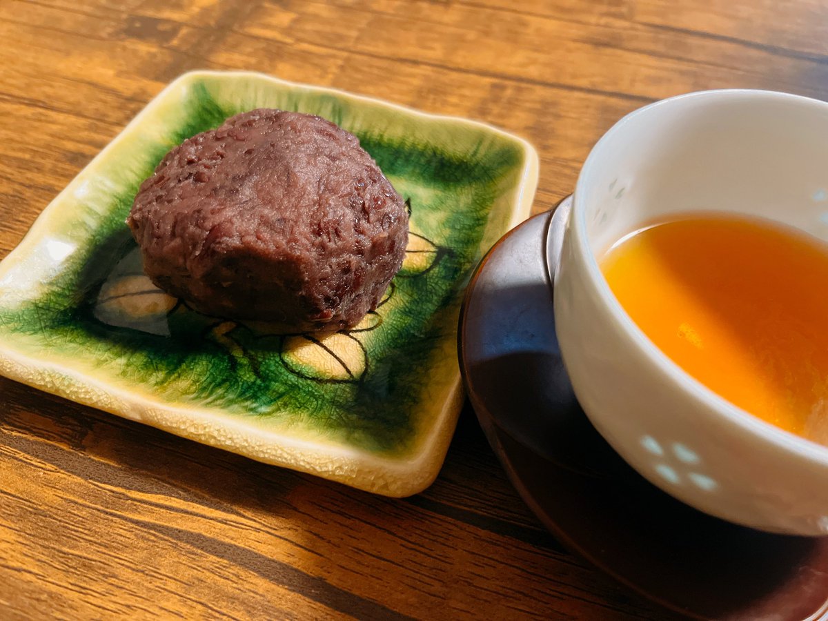 annex_nora's tweet photo. 今日の研修の序盤で、彩乃先生から
「のら先生は今のまま頑張ってね」
と言っていただきました。

私はずっと「もっと頑張らなきゃ」って、気持ちばかり焦っていたので、その言葉を聞いた瞬間、嬉しさと同時にすごく安心したんです。

そして研修の最後に教えていただいた「安心星」のお話。

私の安心星は 二黒土星。
二黒土星は「そのままでいいんだよ」という言葉に安心できるそう。

……まさに今日言っていただいた
「今のまま頑張ってね」
だった😳✨

すごい。ちゃんと当たってる。

これはもっと知りたい！と思って、講座を受けてパワーアップすることにしました✍️

ちなみに今晩は「おはぎを食べるといいよ」と聞いたので、さっそく。

めちゃくちゃ美味しい。
おはぎってこんなに美味しかったっけ😂
なんか、ほっとする。安心する。

自分の安心星を知りたい方、
そして“すきぴ”にどうしたら安心を与えられるのか知りたい方にも、すごく面白い講座だと思います。

気になる方はぜひ受講してみてください☺️