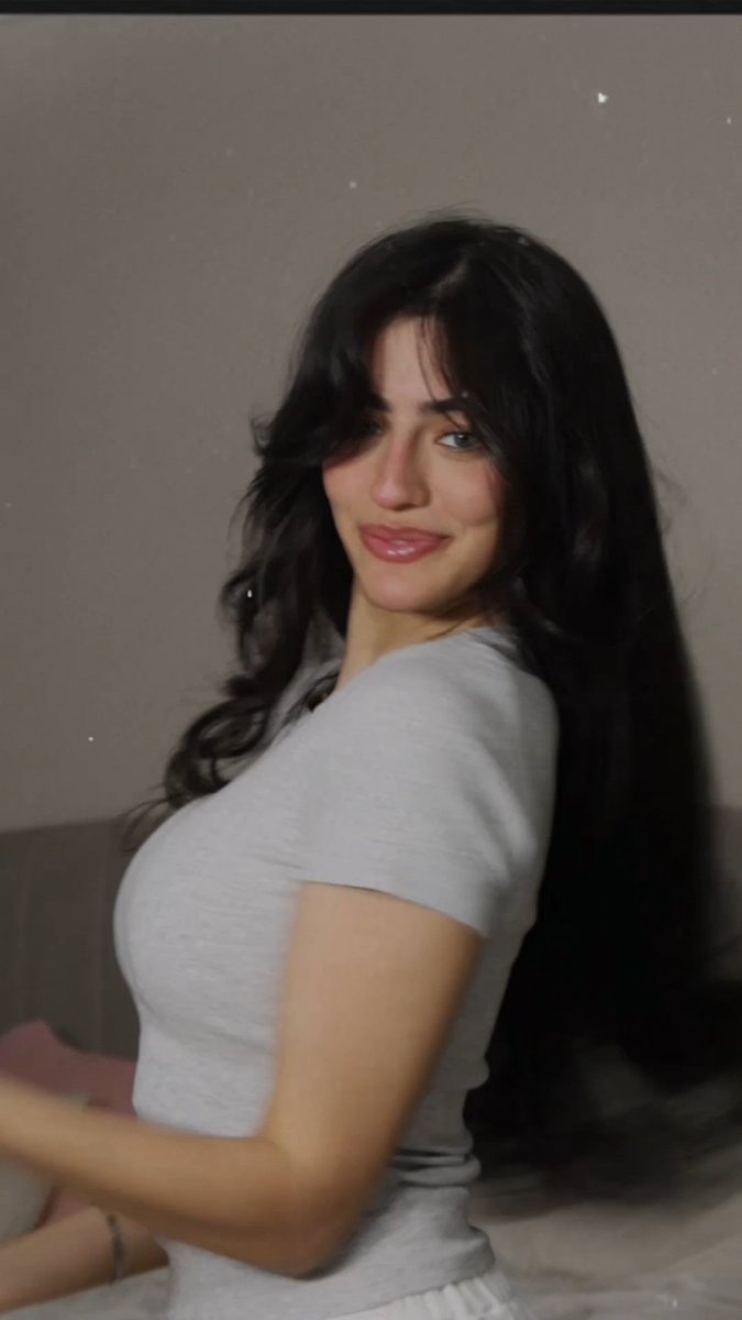 Abbooud000's tweet photo. عظيمتككم ي خنازيرها دايم تبدا بحركه شفايفها عشان تعطب عقلككك وبعدها انت غصب عليك تتخنزر وتفرككك من عظمتها 🤏🤏😵‍💫😵‍💫🔥 https://t.co/ker2Nmggnc