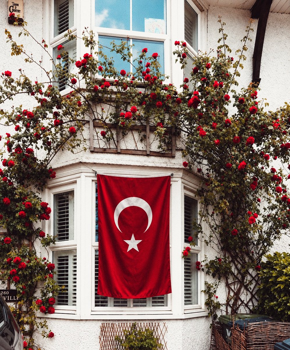 esref_1883's tweet photo. “Ey ciğerpârem! Cihânı yakan şu gözlerin, beni yakmaz mı sandın?” 🇹🇷 https://t.co/KsxCILJD2L