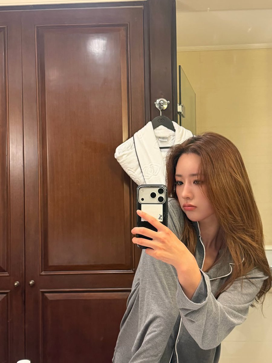 photoby28's tweet photo. 보미언니 완전 여자의 악마, 여자 중의 여자, 여자의 권위자, 여자의 지배자, 여자의 황제, 여자의 대명사, 여자의 군림자, 여자의 천사, 여자의 정석, 여자의 종결자, 여자의 대마왕, 여자의 마스터, 여자의 제왕, 여자의 신, 여자의 전설 https://t.co/f2dfmnxSUZ