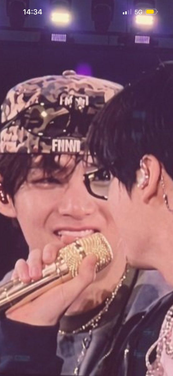 taekook2601x's tweet photo. pause https://t.co/bQUB4BDGYP