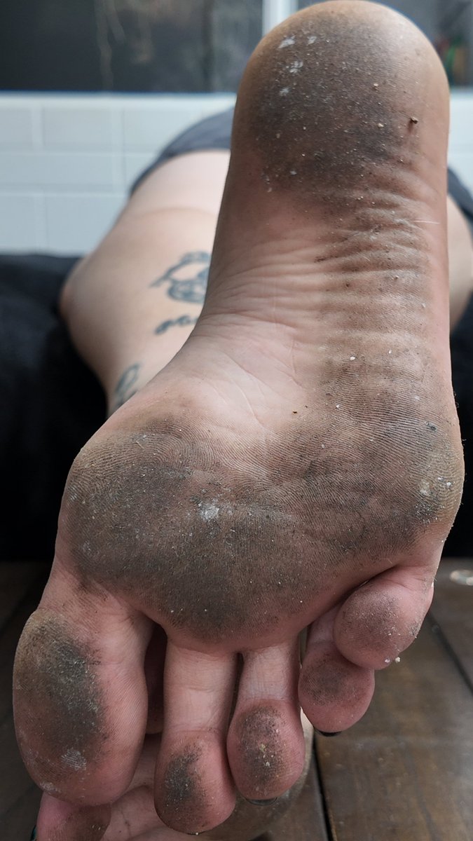 plussizeausfeet's tweet photo. The final result of today's Barefoot Sunday adventures 🙌

Now it's time for you to lick these filthy huge soles clean 👅👅 https://t.co/QOw18FqUED