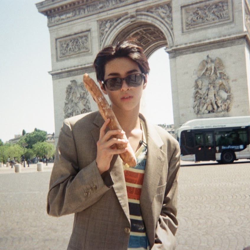 cortiskawa's tweet photo. in honor of keonho returning to paris
 ᵒ̴̶̷̥́ ·̫ ᵒ̴̶̷̣̥̀ 💌🗼 https://t.co/0kJtrVbcWi