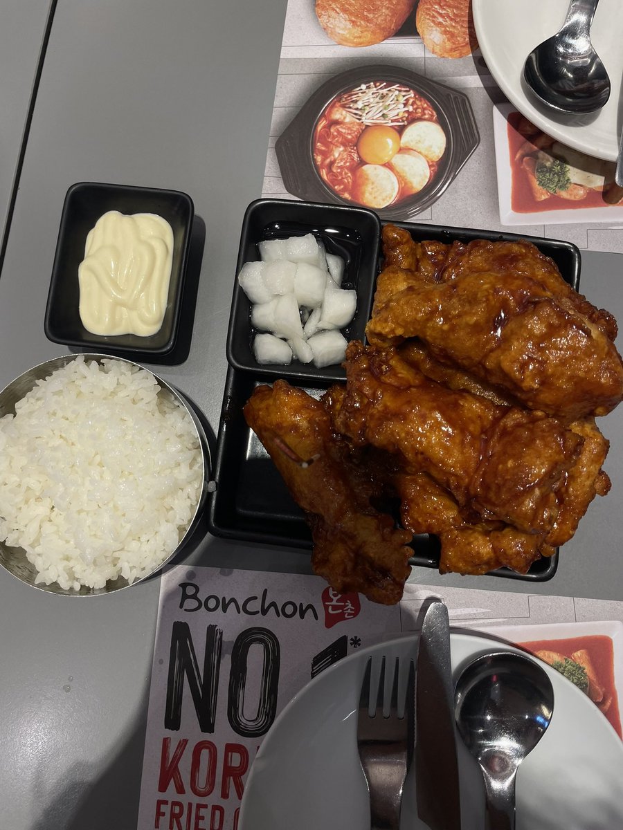 hasun03531's tweet photo. เย็นๆ แบบนี้ ใครที่ยังไม่รู้จะทานอะไรรองท้องดี ตอนนี้ Bonchon มีโปรโมชั่นและดีลลดพิเศษด้วยนะคะ คุ้มมาก #lineman
🌸 ซื้อ บิ๊กชิคเก้นไบท์ 5 ชิ้น ราคา 69.-
🌸 ซื้อ ไก่ทอดบอนชอนไบท์ 10 ชิ้น แถม บิ๊กชิคเก้นไบท์ 5 ชิ้น ราคา 159.-
🌸 ซื้อ ไก่ทอดบอนชอน 8 ชิ้น + ข้าวญี่ปุ่น ราคา 169.-
🌸 ซื้อ บิ๊กชิคเก้นไบท์ + ข้าว แถม เก้นไบท์ + ข้าว + โค้ก ราคา 189.-
🌸 ซื้อ รามยอนต้มยำ 1 ราคา 159.-
📍ใครที่สนใจแต่ไม่สะดวกไปที่หน้าร้านสามารถกดสั่งซื้อผ่านช่องทางเดลิเวอรี่ได้เลยนะคะ
Lineman : https://t.co/LwXfRdiUgp
Shopeefood : https://t.co/a2yot1yv1J