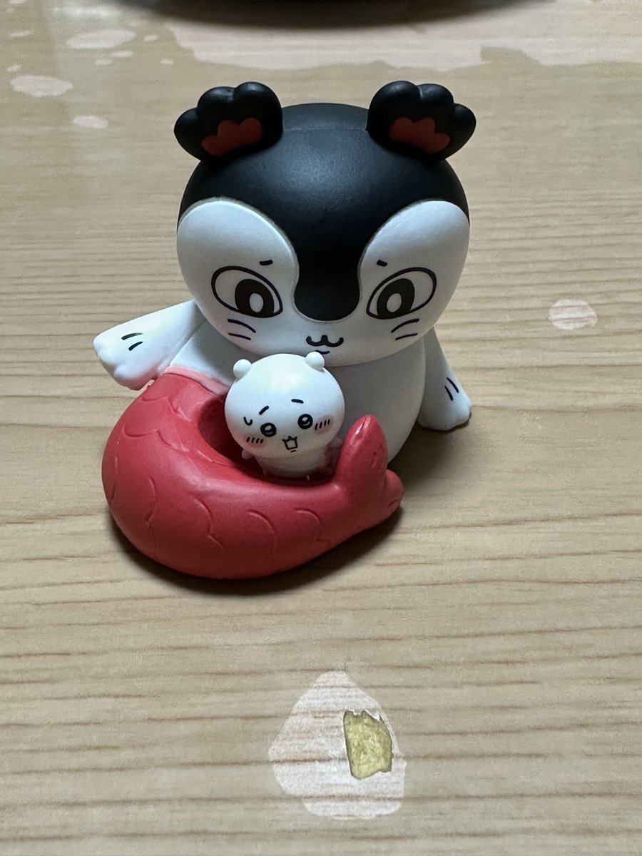 Rosso310's tweet photo. ちいかわのデスクトップフィギュア、無事に手に入りました。長かったよ〜
とても可愛いですね。
穴場はスーパーやホームセンターのガチャコーナーを地道にチェックすることみたいですね👍
#ちいかわ
#ハチワレ
#うさぎ
#サイレーン
#島二郎
#秘密の島
#ナガノ https://t.co/3aX6YEIr1C
